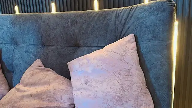 brunette candyy  online show from March 9, 1:14 pm