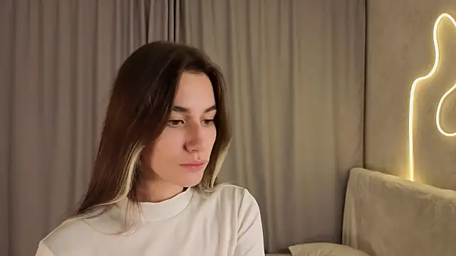 NilaBartkus online show from November 30, 6:41 pm