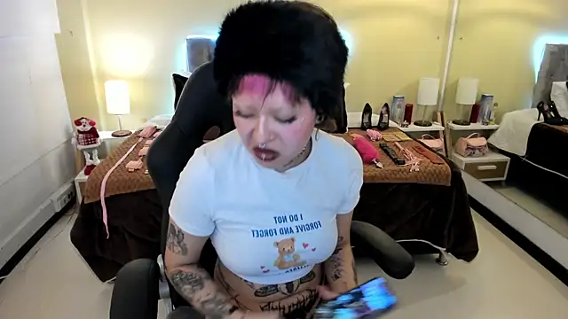 Saskia Vellour online show from November 29, 8:42 pm