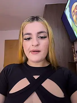 kira velour online show from December 20, 11:51 pm