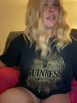 Snapshot of WattledFourth chatting on December 14, 1:01 am WattledFourth online show from December 14, 1:01 am