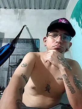 Snapshot of macarywillm chatting on March 16, 4:20 am macarywillm online show from March 16, 4:20 am