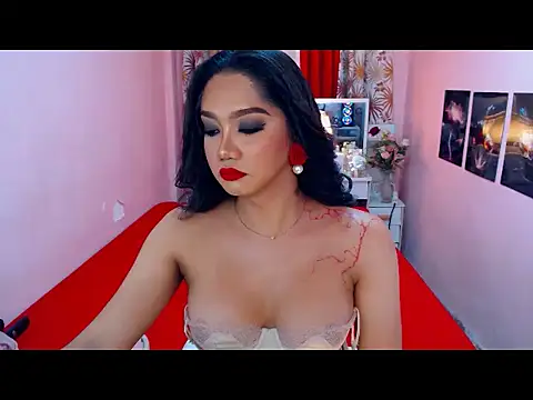 UrScreenGoddess online show from May 17, 6:35 am