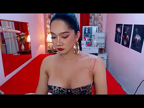 Snapshot of UrScreenGoddess chatting on July 19, 6:33 am UrScreenGoddess online show from July 19, 6:33 am