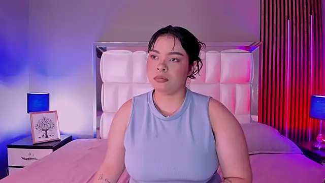 xCharlotte 20 online show from February 18, 8:05 pm