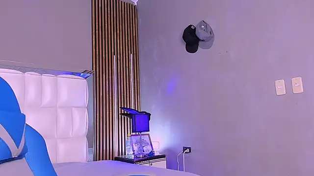 xCharlotte 20 online show from December 3, 1:54 pm