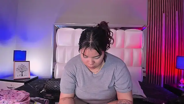 xCharlotte 20 online show from February 17, 7:55 pm