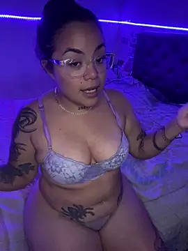 Lindalatina2001 online show from February 5, 2:40 am