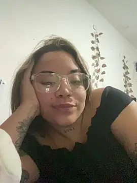 Lindalatina2001 online show from April 14, 2:27 am