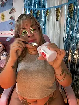Lindalatina2001 online show from July 1, 6:41 pm