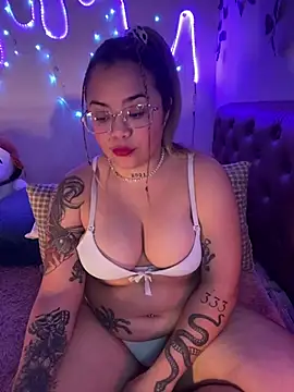 Snapshot of Lindalatina2001 chatting on June 6, 6:35 pm Lindalatina2001 online show from June 6, 6:35 pm