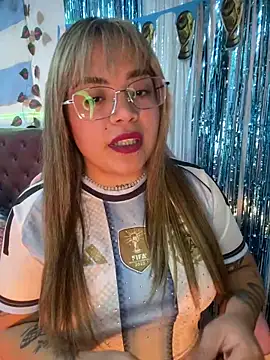 Lindalatina2001 online show from June 23, 12:30 am