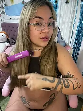 Lindalatina2001 online show from July 13, 10:53 pm