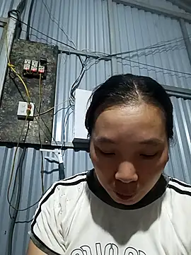 Evelyn-n online show from April 6, 4:30 pm