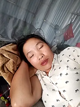 Evelyn-n online show from April 1, 5:09 am