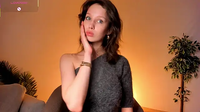 LachelleFrommer online show from March 3, 2:29 am