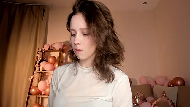 LachelleFrommer online show from February 15, 1:17 am