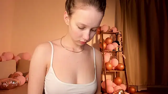 LachelleFrommer online show from February 16, 1:04 am