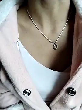 iam-eli online show from December 19, 12:47 am