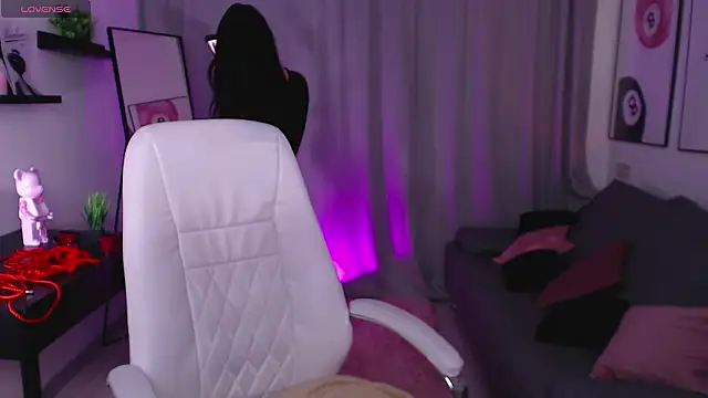 Eliza Bennet online show from February 26, 8:03 am