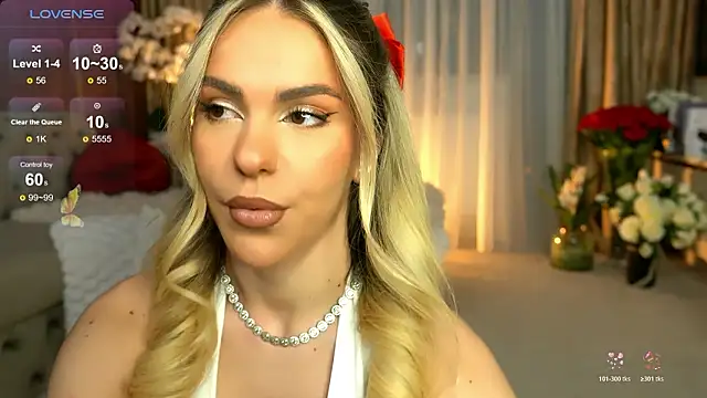 ChloeVelvetx online show from March 7, 9:20 pm