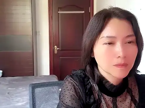 Snapshot of A-ZJunn chatting on December 1, 6:36 am A-ZJunn online show from December 1, 6:36 am