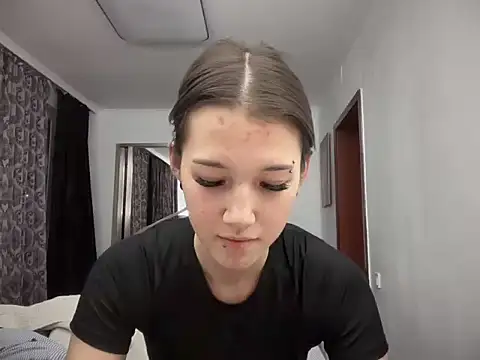 Snapshot of lilXdomii chatting on December 4, 6:18 pm lilXdomii online show from December 4, 6:18 pm