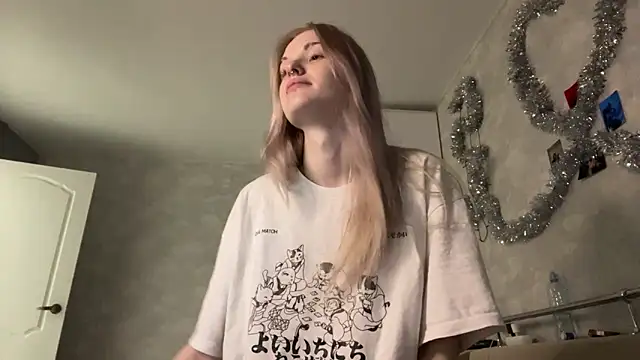 Snapshot of CelenFomes chatting on December 19, 9:11 am CelenFomes online show from December 19, 9:11 am