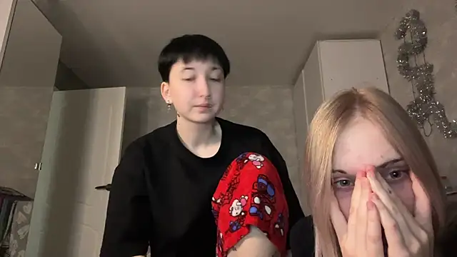 Snapshot of CelenFomes chatting on December 22, 9:42 am CelenFomes online show from December 22, 9:42 am