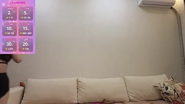 emiliblanc online show from December 14, 8:03 pm