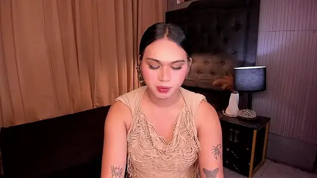 Snapshot of asianhugecockjulia chatting on February 12, 12:21 am asianhugecockjulia online show from February 12, 12:21 am