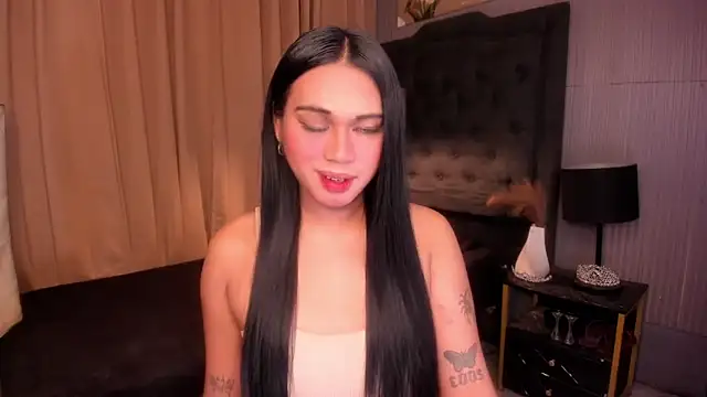 Snapshot of asianhugecockjulia chatting on February 17, 12:30 am asianhugecockjulia online show from February 17, 12:30 am