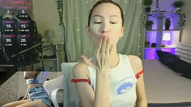 Snapshot of Ssin_Megan chatting on December 15, 11:05 am Ssin Megan online show from December 15, 11:05 am