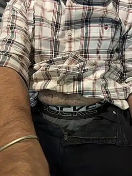 BlahNextDoor online show from December 1, 5:14 pm