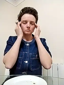 Amy01112 online show from April 1, 7:00 pm