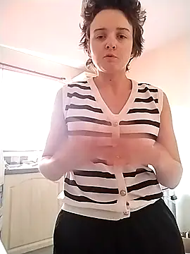 Amy01112 online show from May 12, 9:37 am
