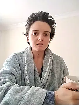 Amy01112 online show from April 18, 4:53 pm