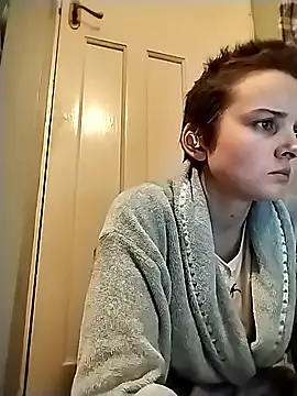 Amy01112 online show from February 4, 9:32 pm