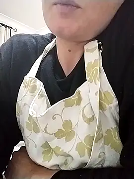 Amy01112 online show from April 13, 2:04 am