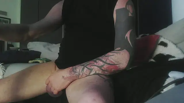 Snapshot of Prcdnhng690 chatting on December 15, 3:01 am Prcdnhng690 online show from December 15, 3:01 am