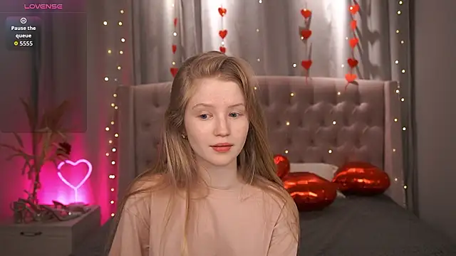 LilianHoward online show from February 13, 12:38 pm