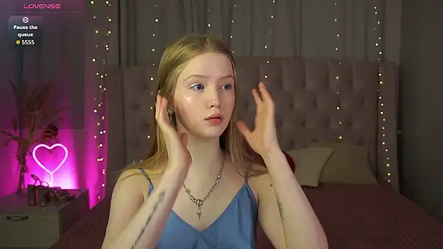 LilianHoward online show from February 5, 12:01 pm