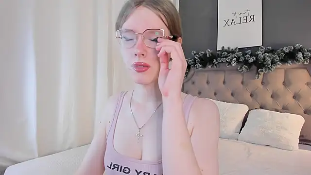 AnGee  online show from January 11, 11:50 am