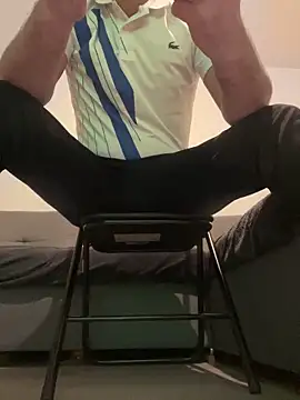 grosqueue3838 online show from December 16, 8:46 pm