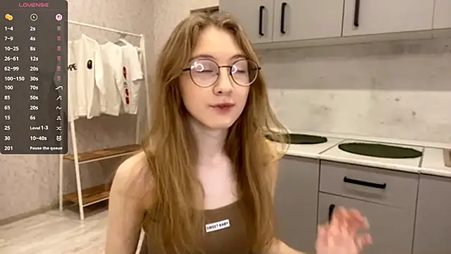 Snapshot of MargyDejong chatting on December 21, 2:41 pm MargyDejong online show from December 21, 2:41 pm