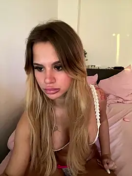 Snapshot of Danielaa_2005 chatting on January 9, 3:19 pm Danielaa 2005 online show from January 9, 3:19 pm