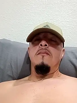 Snapshot of Lalin2323 chatting on February 21, 11:29 pm Lalin2323 online show from February 21, 11:29 pm