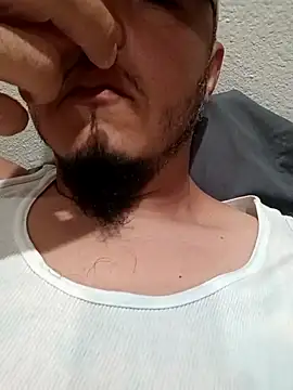 Snapshot of Lalin2323 chatting on February 10, 12:42 am Lalin2323 online show from February 10, 12:42 am