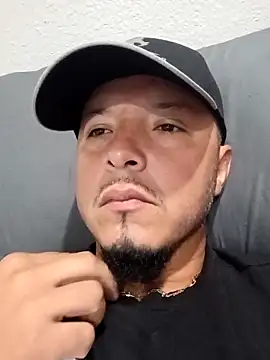 Snapshot of Lalin2323 chatting on February 14, 8:31 pm Lalin2323 online show from February 14, 8:31 pm