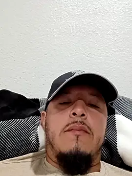 Snapshot of Lalin2323 chatting on February 6, 1:01 am Lalin2323 online show from February 6, 1:01 am